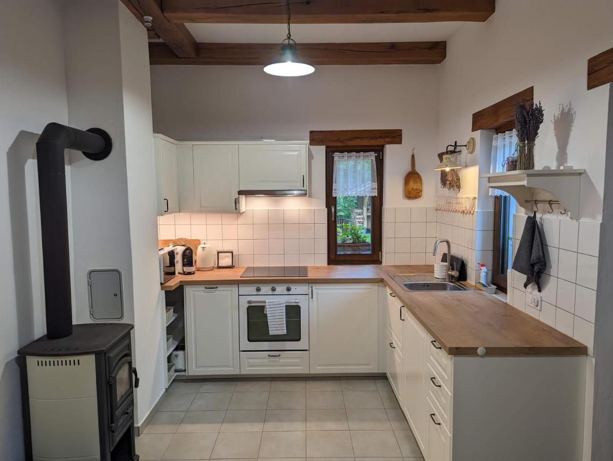 Kosbor Vendeghaz Apartment Monoszlo ภายนอก รูปภาพ
