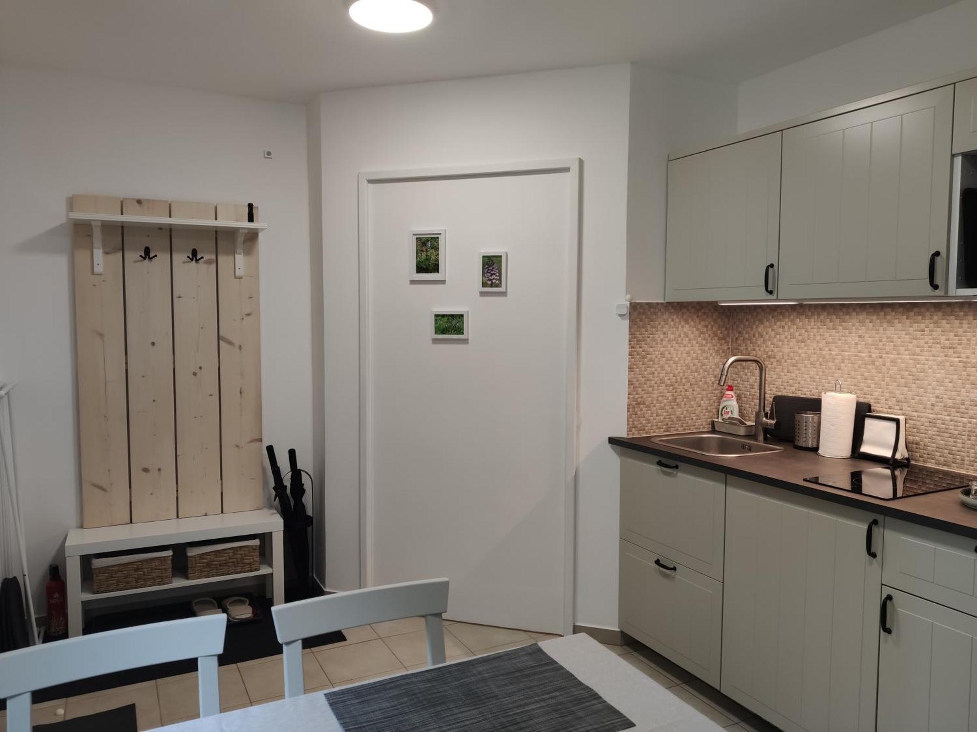 Kosbor Vendeghaz Apartment Monoszlo ภายนอก รูปภาพ