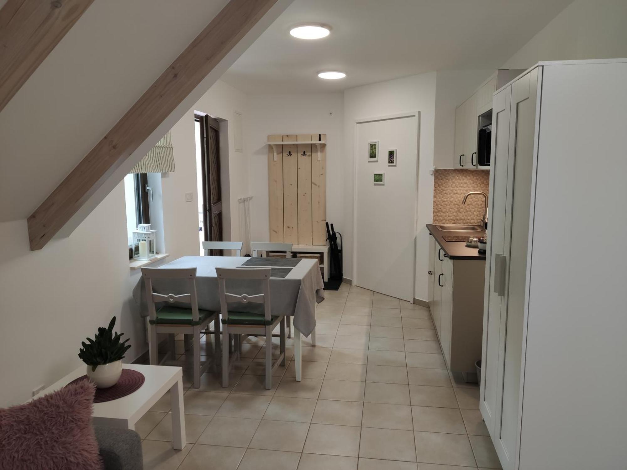 Kosbor Vendeghaz Apartment Monoszlo ภายนอก รูปภาพ